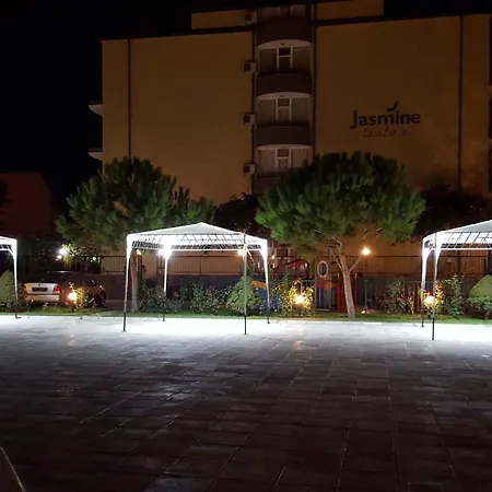 Апартаменты Rose Self Catering