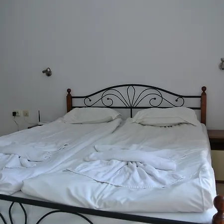 Апартаменты Rose Self Catering *
